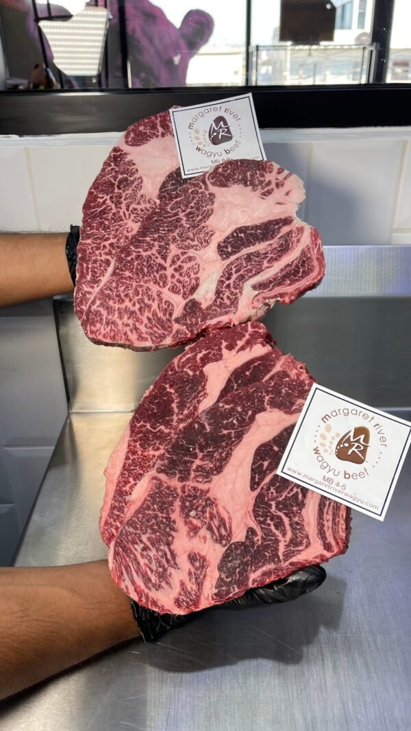Wagyu Cross Diezmillo Chuck Roll